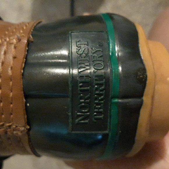 Northwest Territory Snow Boots - Picture 8 of 8
